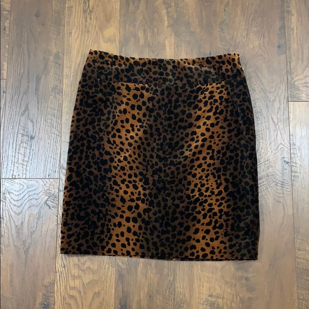 Rafaella Cheetah Animal Velvet Pencil  Skirt. Waist 33 inches. Length 21 1/2